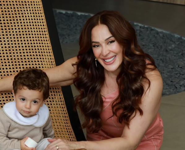Claudia Raia comemora dois anos do filho Luca