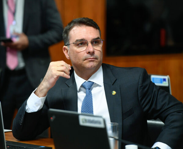 Flávio Bolsonaro na Comissão de Segurança Pública do Senado