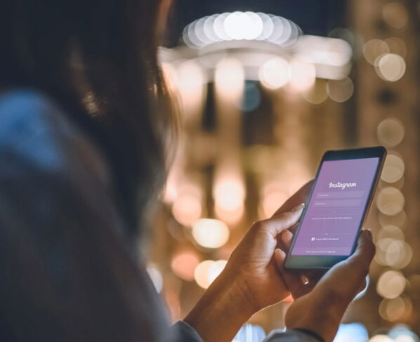 Famosos usam 'close friends' como estratégia de marketing