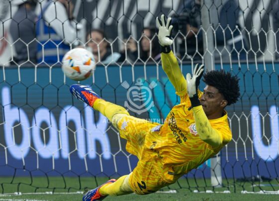 Hugo Souza pega mais um pênalti pelo Corinthians. Veja quantos o goleiro já defendeu no Timão