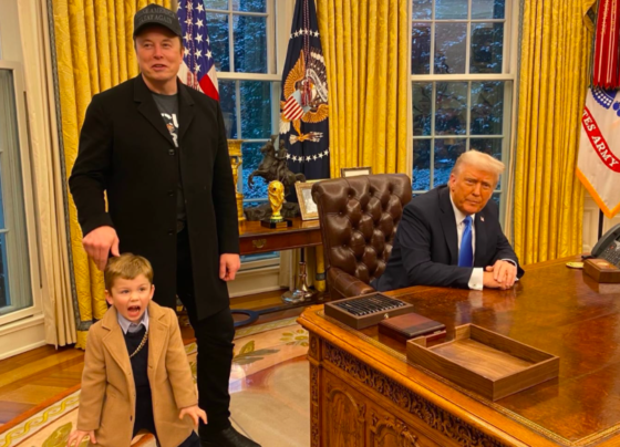 Elon Musk com o filho no Salão Oval com Donald Trump