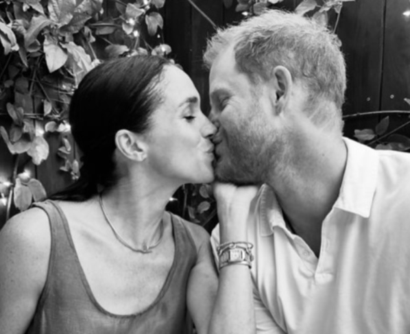 Meghan Markle se declara para Harry nas redes