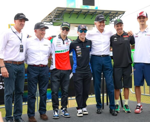 Caiado com pilotos de MotoGP
