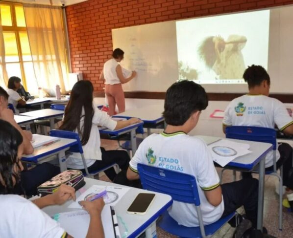 Governo de Goiás convoca mais 631 aprovados no concurso para professor PIII