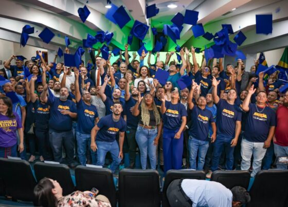 Gracinha Caiado entrega CNH a 240 novos motoristas