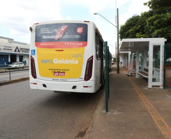 Estrutura provisório de ponto de ônibus