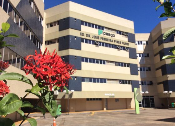 Ipasgo Saúde abre 47 vagas com salários de até R$ 12,3 mil - fachada externa do Ipasgo, prédio bege com detalhes na cor cinza