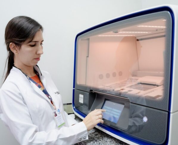 Goiás oferece exames genéticos para prevenção ao câncer de mama e ovário pelo SUS